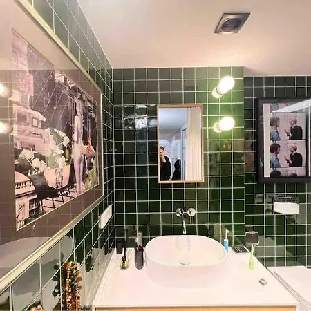 Appartement New With Art Collection